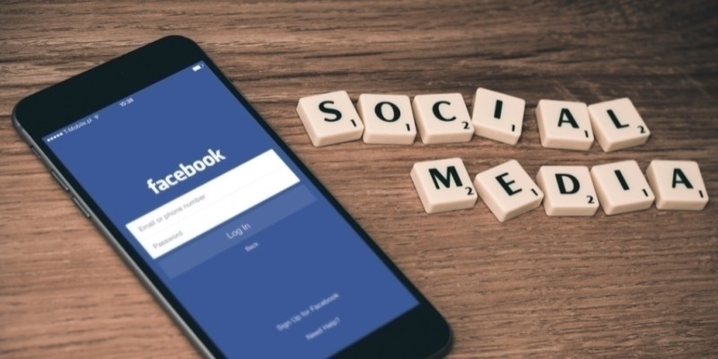 Facebook vs Sitios para encontrar familia